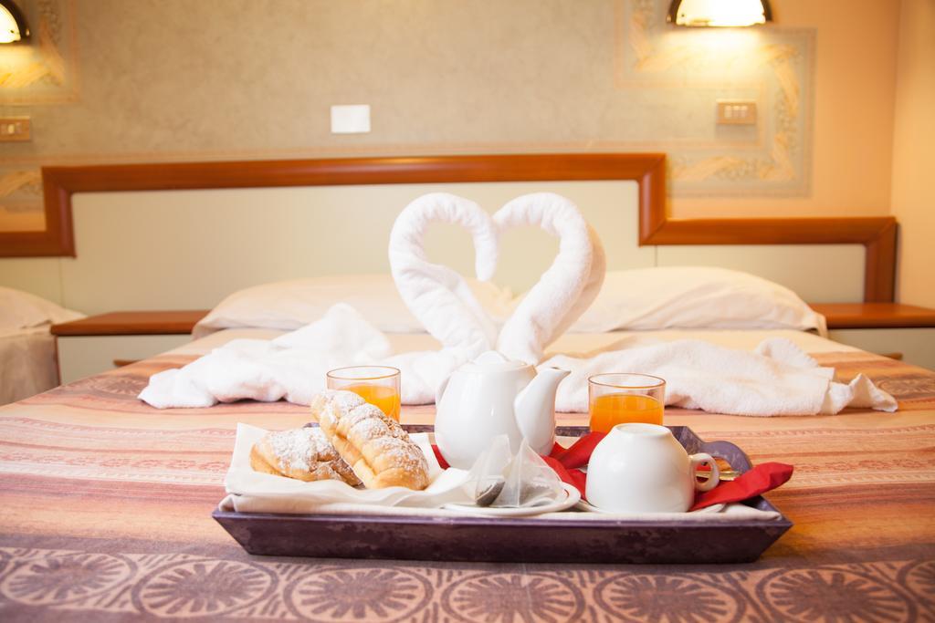 Hotel Ricordo Du Parc Tabiano Terme Buitenkant foto