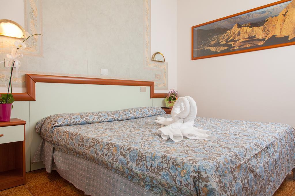 Hotel Ricordo Du Parc Tabiano Terme Buitenkant foto
